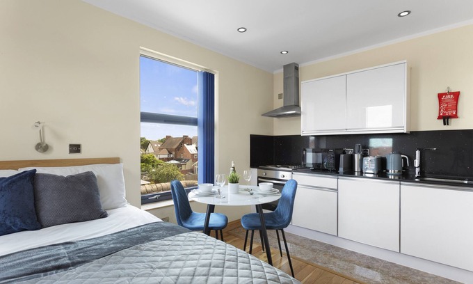 West Bridgford Apartment | Comfortable Studio Apartment with Free Parking and Wi-Fi