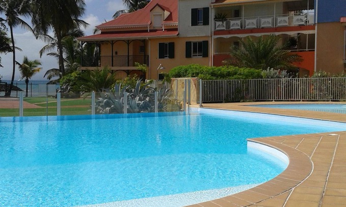 Bas du Fort Apartment | Comfortable T3 with pool and beach