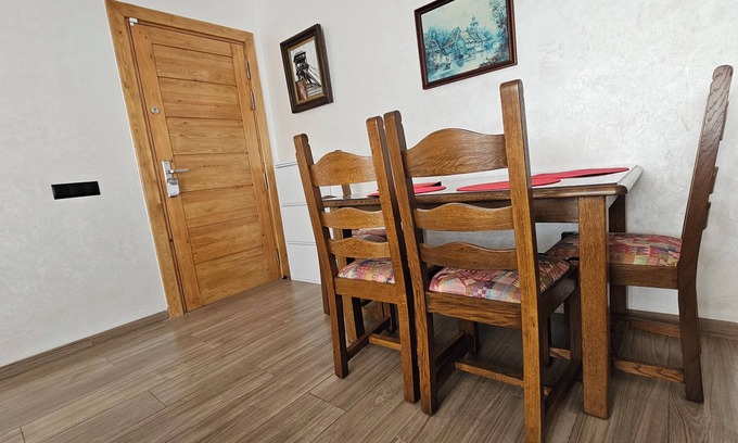 Cite Al Mohammadi Apartment | Comfortable three-room apartment with parking
