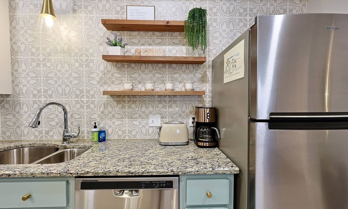 Dothan House | Comfortable Townhome with Double Garage