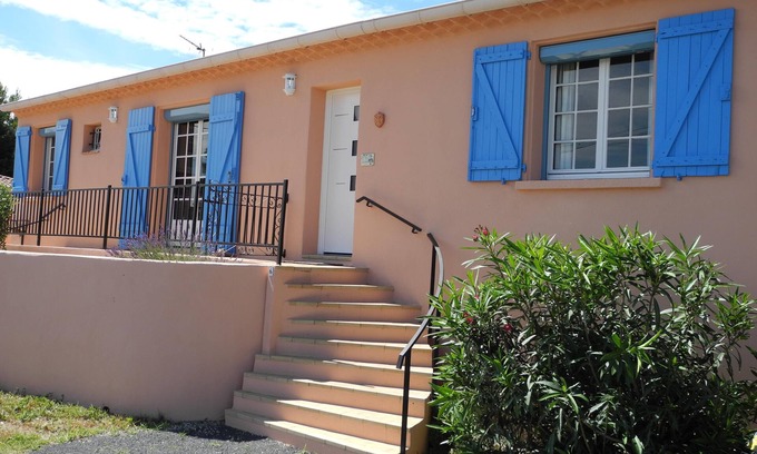 Castelnau-de-Guers Villa | Comfortable villa with private pool near Pézenas&coast
