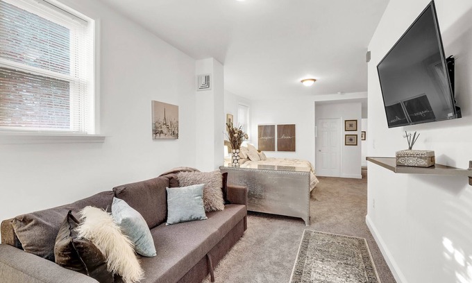 Germantown Apartment | Comfy 1BR in East Germantown