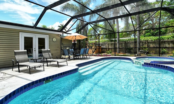 Alta Vista House | Comfy 3bed/2bath with pool close to Downtown