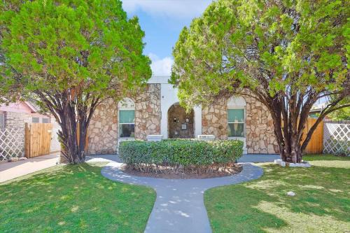 Fort Worth House | Comfy and Modern Holiday Lofts in FW
