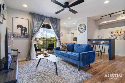 Riverside Apartment | Comfy ATX Apt plus Balcony and Smart TV and Free Parking