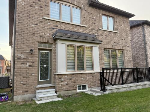 Whitby House | Comfy Basement Suite in Quiet Neighbourhood