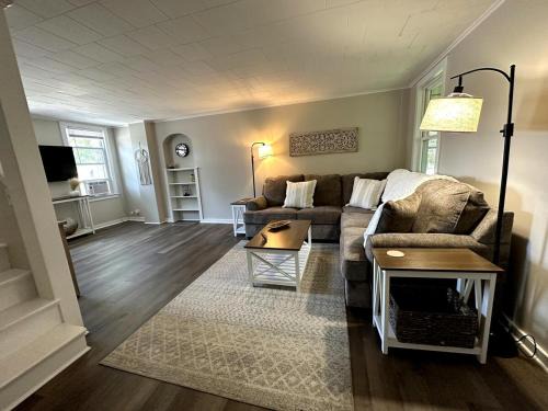 Watertown Apartment | Comfy Classic Cute Apartment