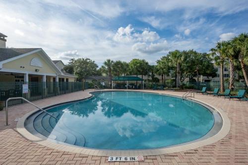 New Tampa House | Comfy Condo -KING Bed - POOL - Hot Tub - Pets - Wifi - Gym - Gated - in New Tampa- Between Tampa Palms and Cory Lake Isles area