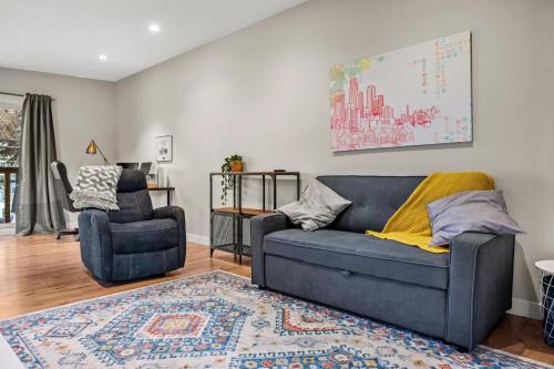 Tuxedo Park Apartment | Comfy, Cozy, Central Calgary, 2BR and 1BTH