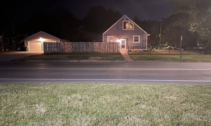 Ypsilanti House | Comfy, Cozy & heartwarming dwelling for up to 4.