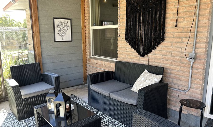 McAllen House | Comfy & cozy home, minutes from shopping centers and popular restaurants.