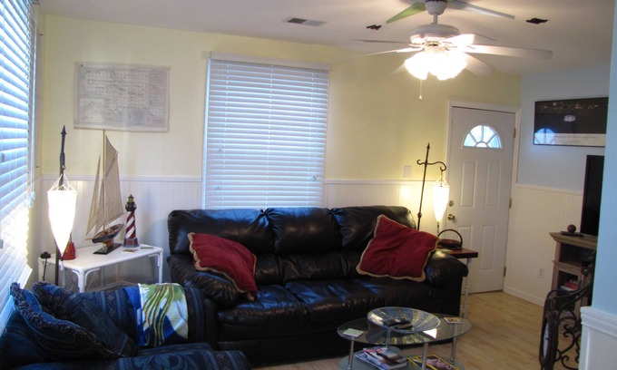 Cannonborough Elliotborough House | Comfy & Cozy Right Downtown Charleston OP2019-00450