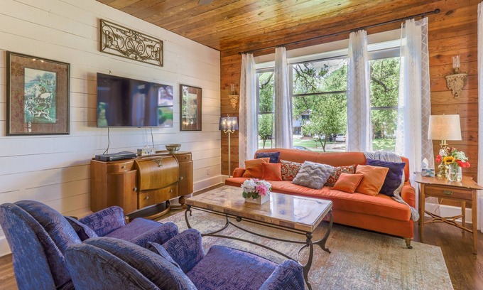 Denison House | Comfy cozy stay at the Downton Eddy