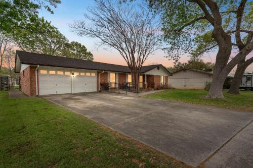 Universal City House | Comfy Home With Great Accessibility