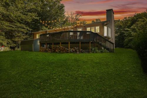 Tobyhanna House | Comfy Log Cabin Family & Pet Kind by State & Waterparks!