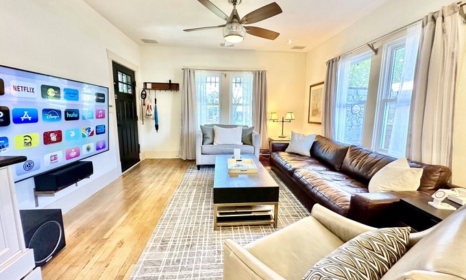 Woodland Heights House | Comfy & Quiet Bungalow -Pet Friendly! Now Booking into Spring 2026!