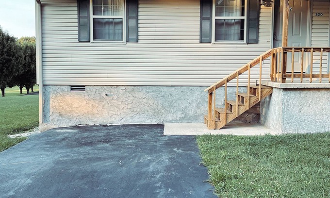 Crossville Apartment | Comfy Retreat - Queen Bed Central Crossville