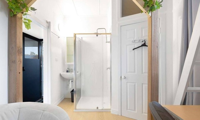 Mount Gravatt East Apartment | Comfy Studio Loft Suite,