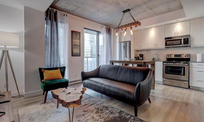 Cite Multimedia Apartment | comfy studio in Old Port Montreal