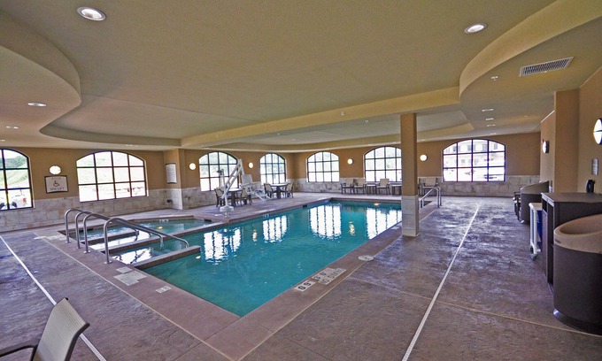 Altoona Condo | Comfy Suite | Free Wi-Fi, Indoor Pool and Hot Tub