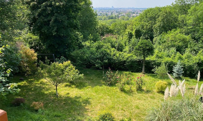 Chennevieres-sur-Marne House | Comme à la Campagne Avec vue sur Paris
