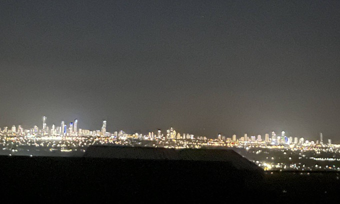 Mudgeeraba Bed & Breakfast | Como Guest Suite - Private Pool City skyline View