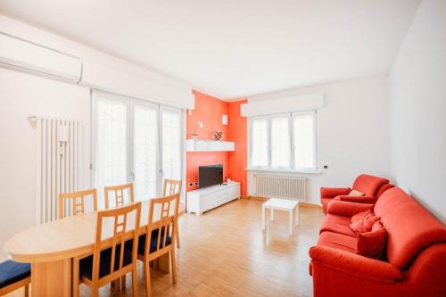 Olgiate Comasco House | Como-Swiss 15 min - Big Home with Parking - Terrace - Wifi
