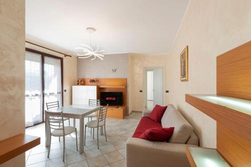 Marnate Apartment | Comodo [20min da MXP]+Box Auto