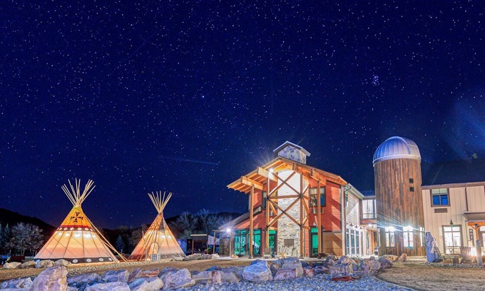 Huntsville Hotel | Compass Rose Lodge