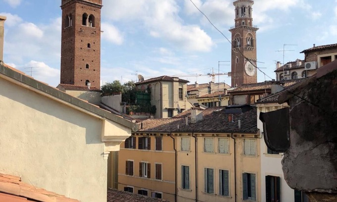 Citta Antica Apartment | Completely renewed apartment with balcony and view on Verona's towers