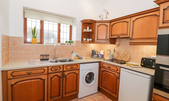 Ardens Grafton Cottage | CONDICOTE COTTAGE, family friendly in Clifford Chambers