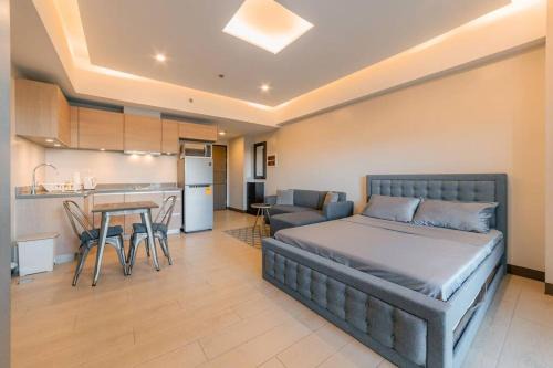 Pinagsama Apartment | Condo at Venice Mall, near Airport, BGC & Makati
