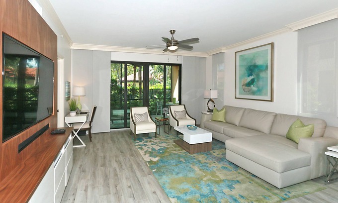 Naples Cottage | Condo Close to 5th Avenue and Naples Beach