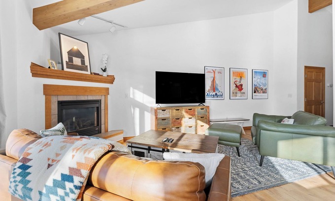 Willow Grove House | Condo Near Ski Resorts w/Stunning Mountain Views & Shared Hot Tub!