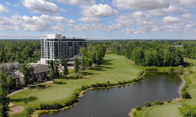 Niagara Falls Condo | CONDO ON GOLF COURSE IN NIAGARA FALLS!