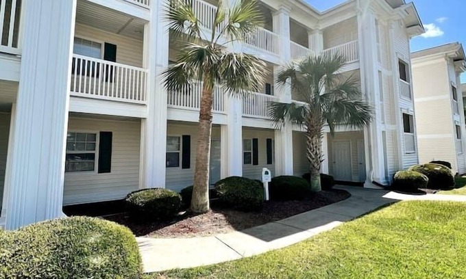 Carolina Forest Condo | ~Condo on the Course ~ Pool ~ Sleeps 7 ~ Jacuzzi!!