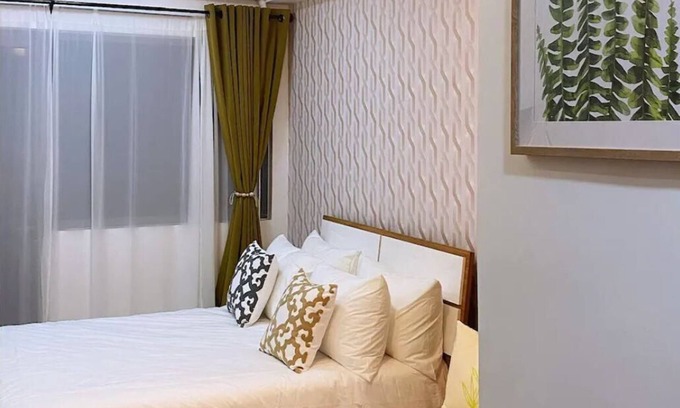 Highway Hills Condo | Condo Resort Style in the Center of Everything