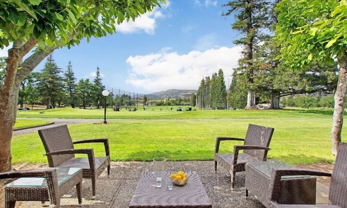 Napa Condo | Condo w/Shared Pool and View of Driving Range