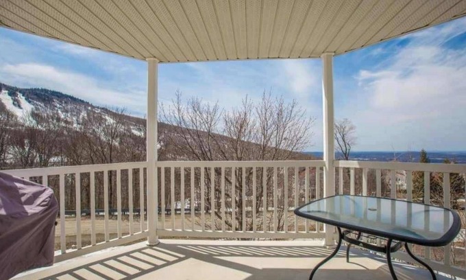 Sutton Apartment | Condo with spectacular view for monthly rental in Mont Sutton