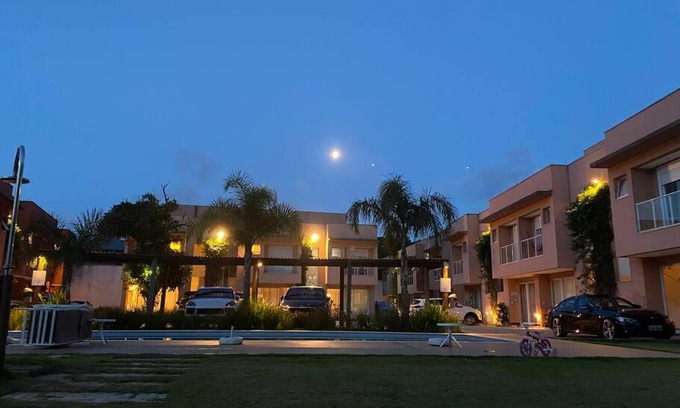 Boicucanga Beach House | Condomínio pé na areia, super novo e confortável.