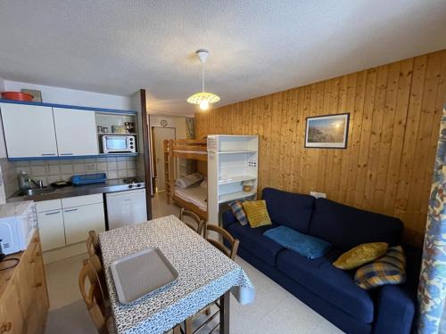 Laveissiere Apartment | Confortable T2 avec balcon au cœur de la station, proche pistes et commerces - FR-1-787-80