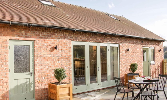 Wall-under-heywood House | CONKERS' COTTAGE, pet friendly, with a garden in Church Stretton