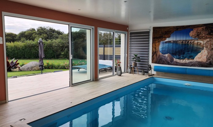 Brignogan-Plage Villa | Contemporary single storey villa with indoor pool, 150m from the beach