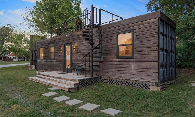 Waco House | Container home with rooftop views and pickleball