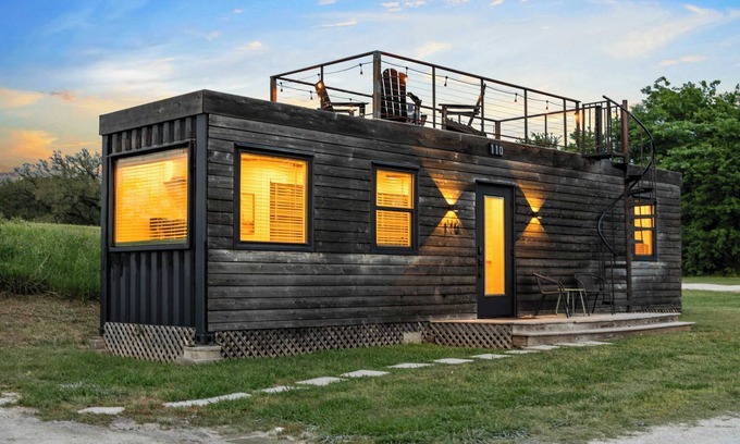 Waco House | Container home with rooftop views and pickleball-The Meadows