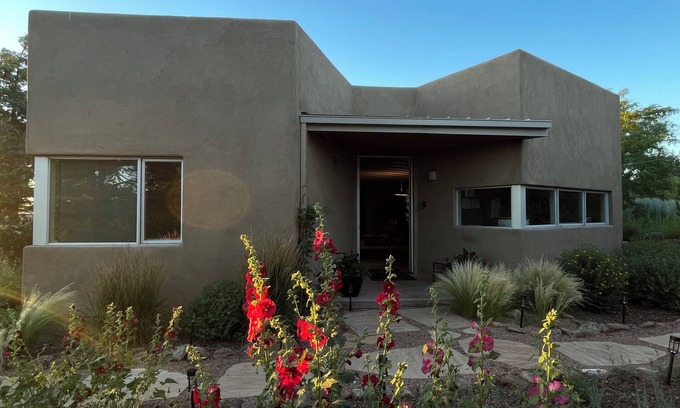 South Capitol House | Contemporary Adobe centrally located in walking distance to everything