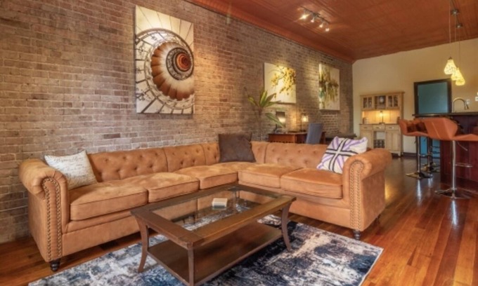 Neosho Apartment | Contemporary apartment on the square!