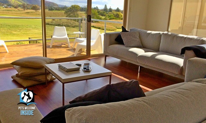 Normanville House | Contemporary Golf Course Frontage 3BRn