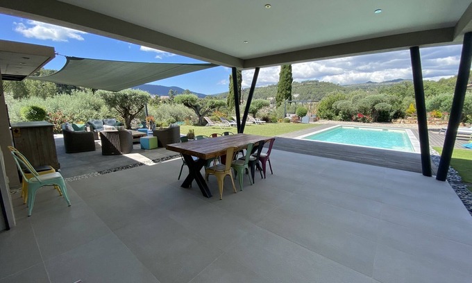 Sollies-Toucas House | Contemporary house 25 minutes from the beach