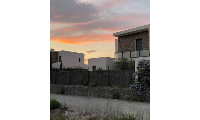 Bompas House | Contemporary house 10 minutes from the sea and 5 minutes from the town center.